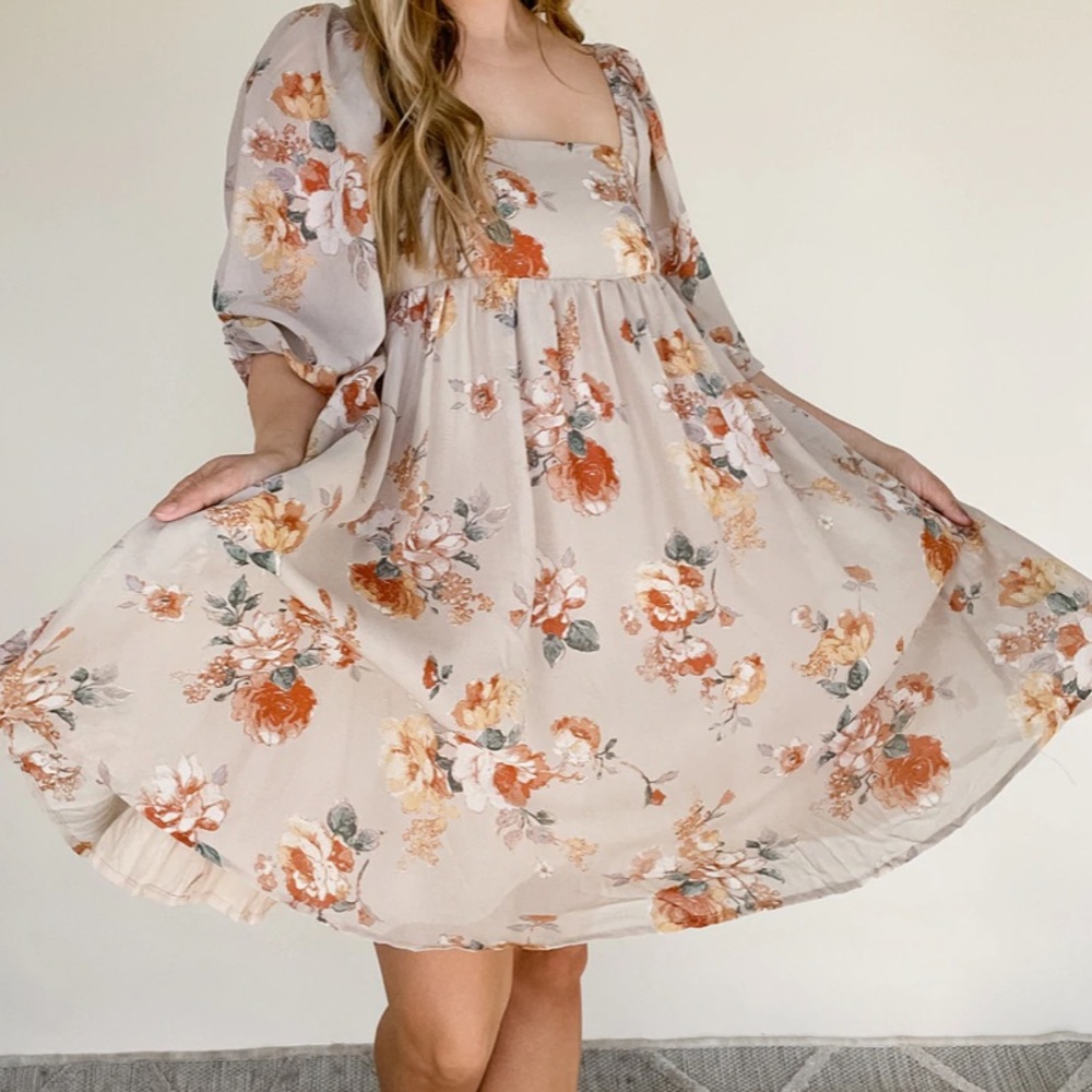 Floral baby doll dress NWT ( smoke free home)